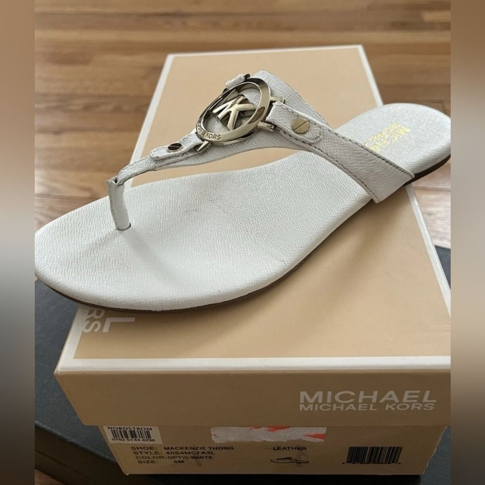 Michael Kors MK White Gold Thong Sandals Flip Flops 6M